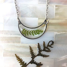 Cargar imagen en el visor de la galería, {{ shop_elviajedelaslobas }} {{ joyería_botánica}} {{ joyería_artesanal}} {{ joyas_naturales }} {{ amuletos_botánicos}}