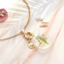 Cargar imagen en el visor de la galería, Colgante Amuleto Peregrina