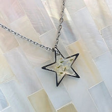 Cargar imagen en el visor de la galería, {{ shop_elviajedelaslobas }} {{ joyería_botánica}} {{ joyería_artesanal}} {{ joyas_naturales }} {{ amuletos_botánicos}}