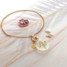 Cargar imagen en el visor de la galería, Colgante Amuleto Peregrina