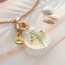 Cargar imagen en el visor de la galería, Colgante Amuleto Peregrina