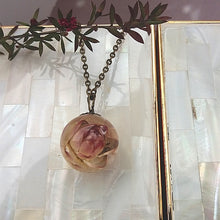 Cargar imagen en el visor de la galería, {{ shop_elviajedelaslobas }} {{ joyería_botánica}} {{ joyería_artesanal}} {{ joyas_naturales }} {{ amuletos_botánicos}}
